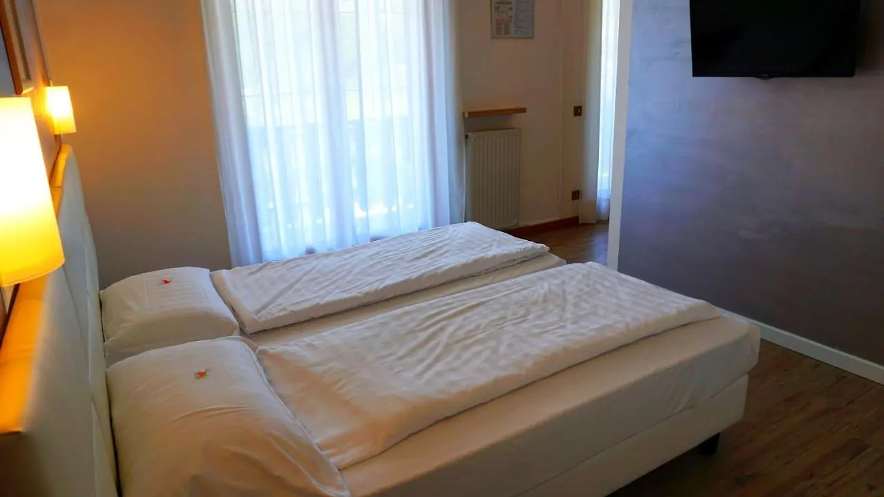 Hotel Val Di Monte Malcesine 3*,